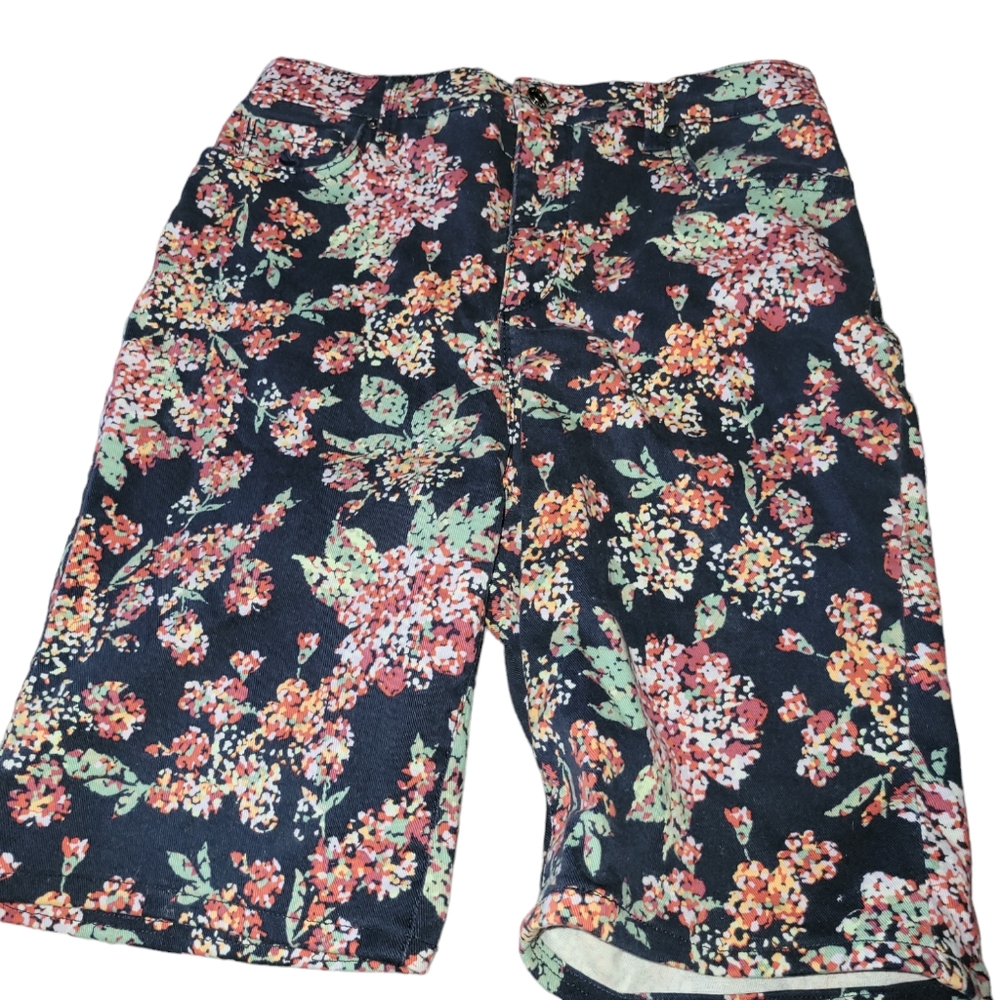 SHORTS Bermuda length Gloria Vanderbilt size 8 "Amanda"